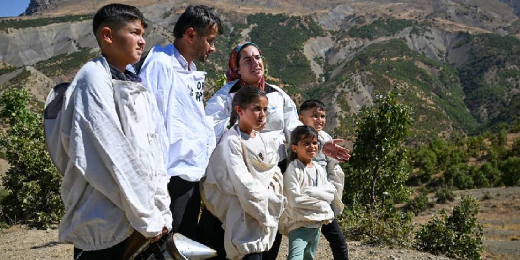 Şehirden kırsala yerleşip üretime geçtiler! 30 kovandan sayıları 350’ye çıktı: Yılda 2,5 ton üretim yapıyorlar 3